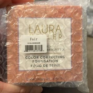 Laura Geller balance and brighten powder foundation